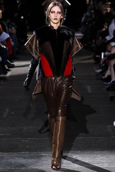 Look 22